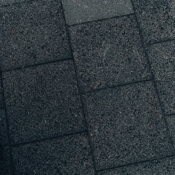 Dakbedekking vastzetten met asfaltnagels – snel en duurzaam