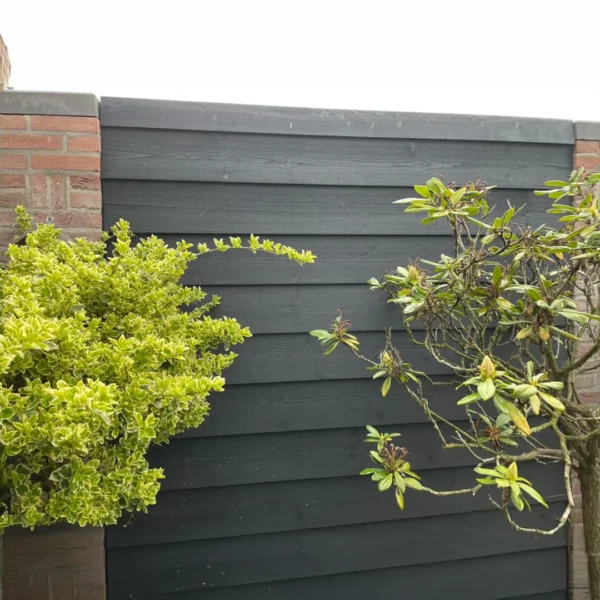 Houtbouw voor tuinschermen met coilnailer – buitendienstkwaliteit