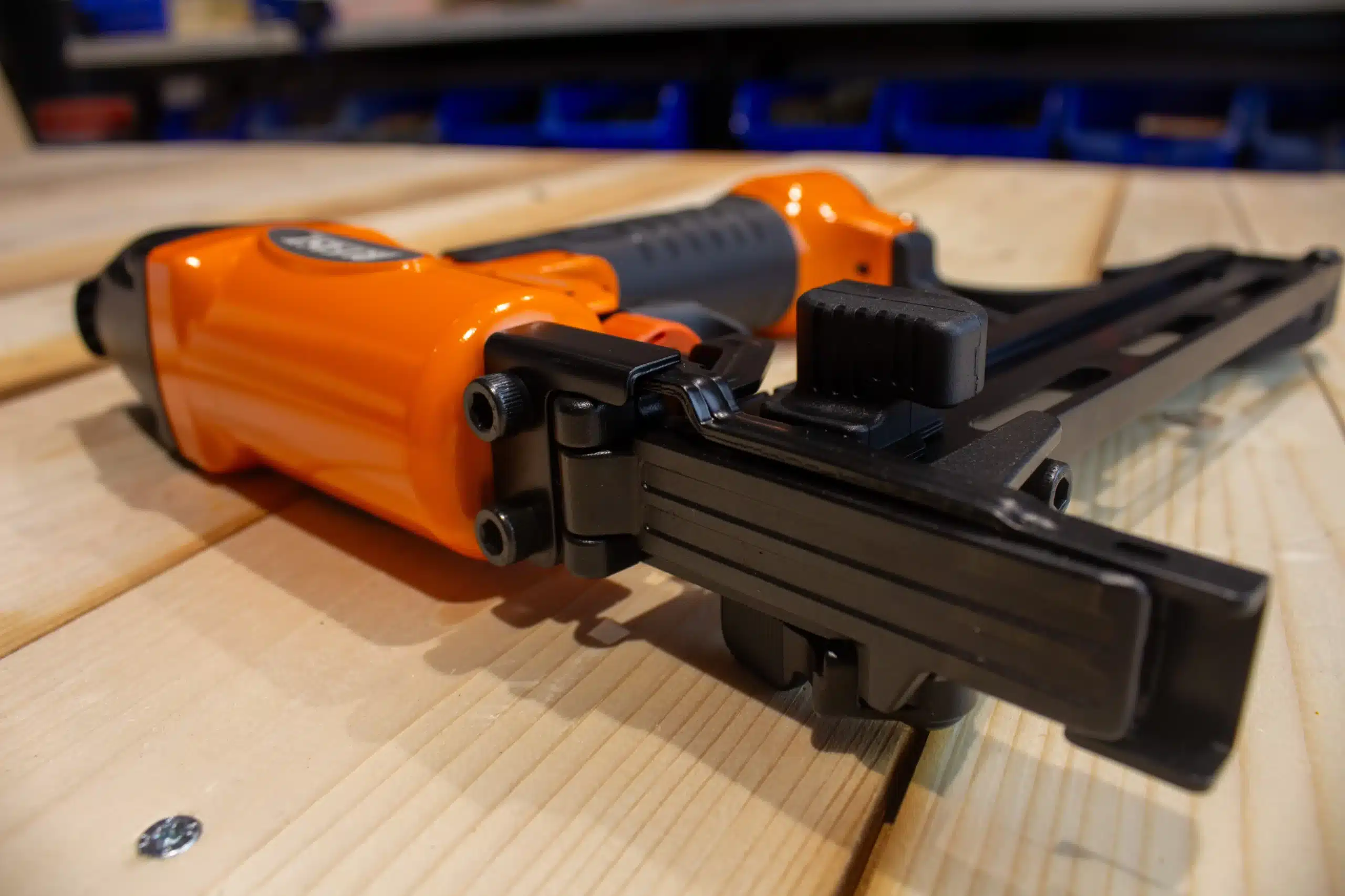 Compacte perslucht nietmachine voor houtbewerking en professionele montage