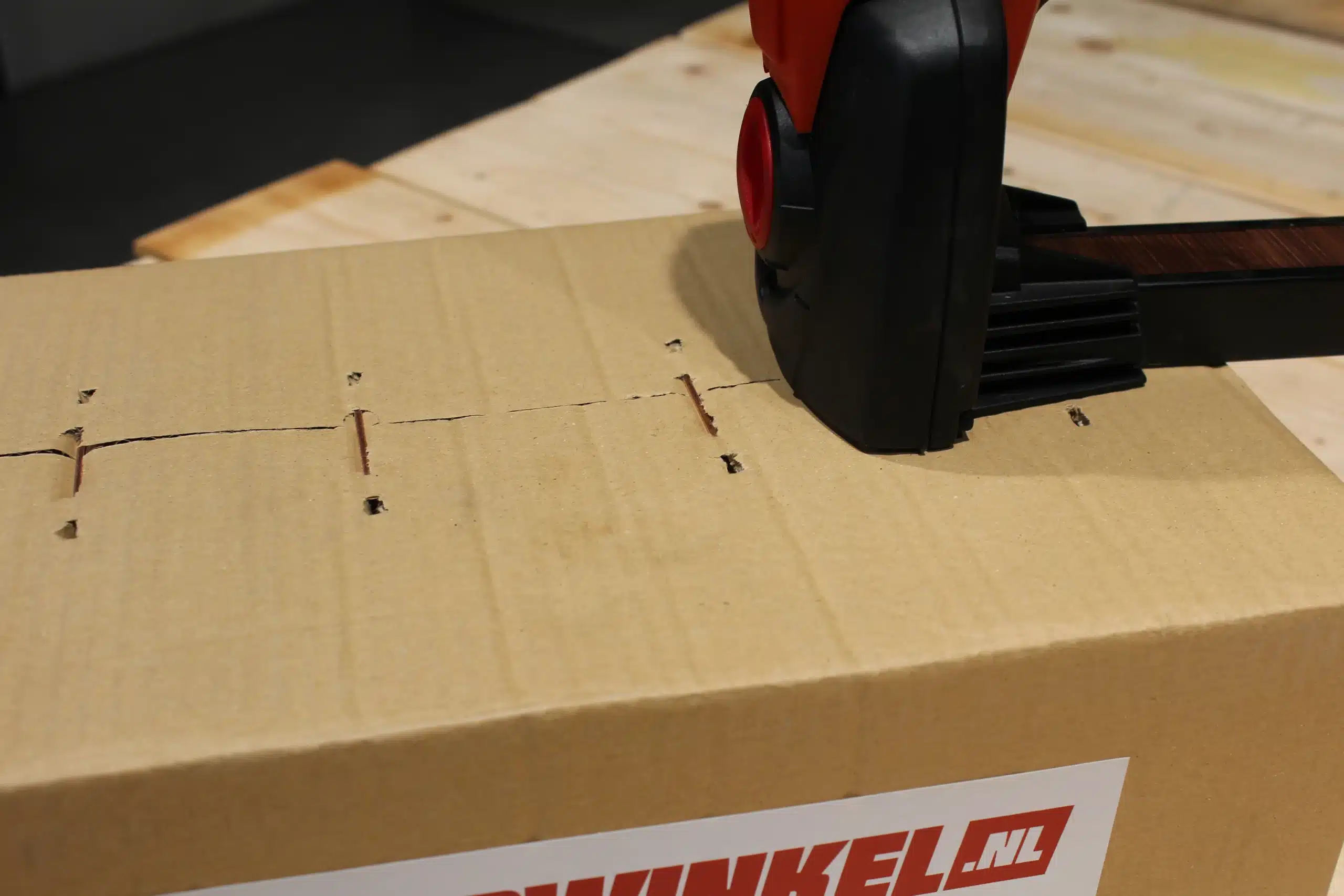 Industriële doosnietmachine voor verpakkingen en kartonnen dozen met sterke verpakking nieten